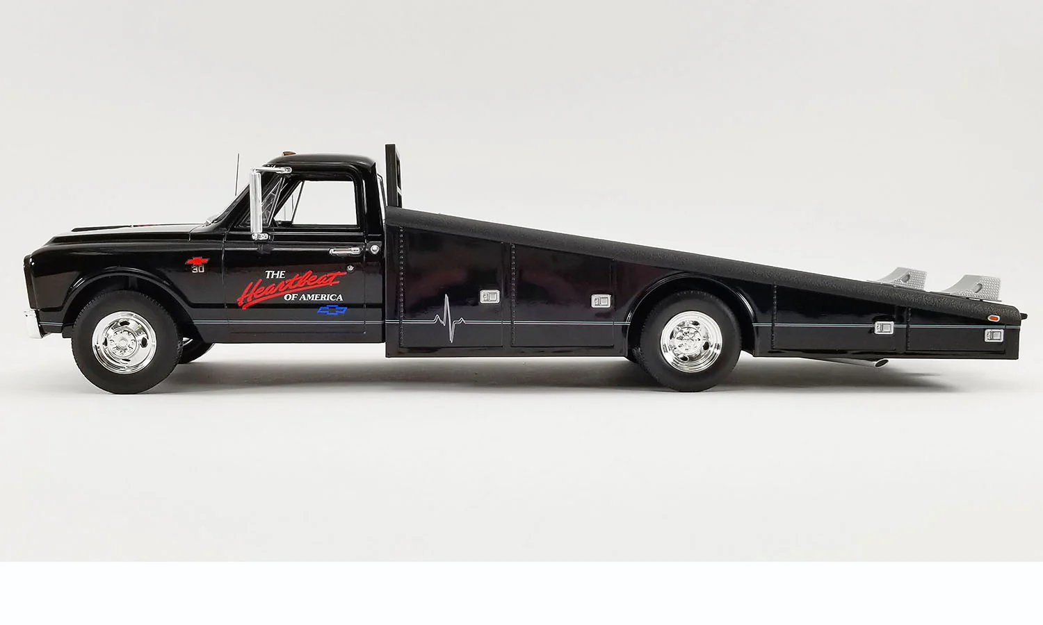 Acme 1967 Chevrolet C30 Ramp Truck The Heartbeat of America Black 1:18 - Image 3
