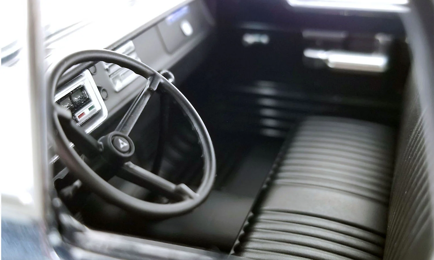 Acme 1970 Dodge D-300 Ramp Truck Dan Gurney's Plymouth AAR Cuda Trans Am Team Dark Blue 1:18 - Image 3