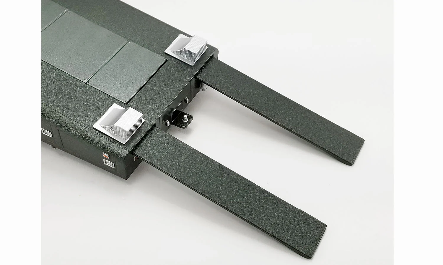 Acme 1970 Ford F-350 Ramp Truck Highland Green 1:18 - Image 5