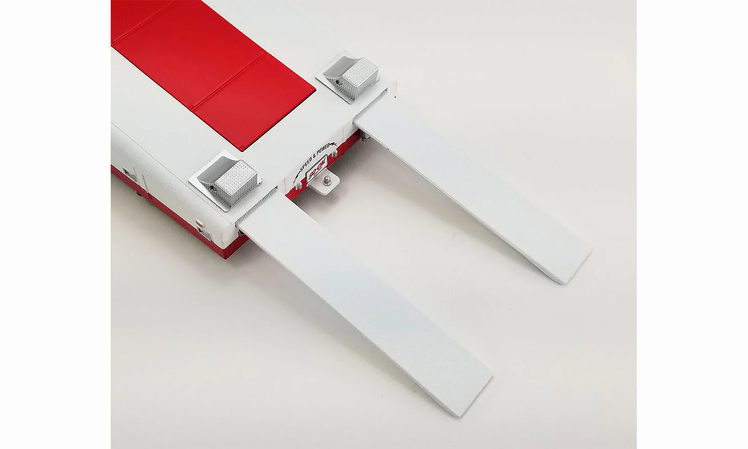 Acme 1970 Ford F-350 Ramp Truck So-Cal Speed Shop White & Red 1:18 - Image 4