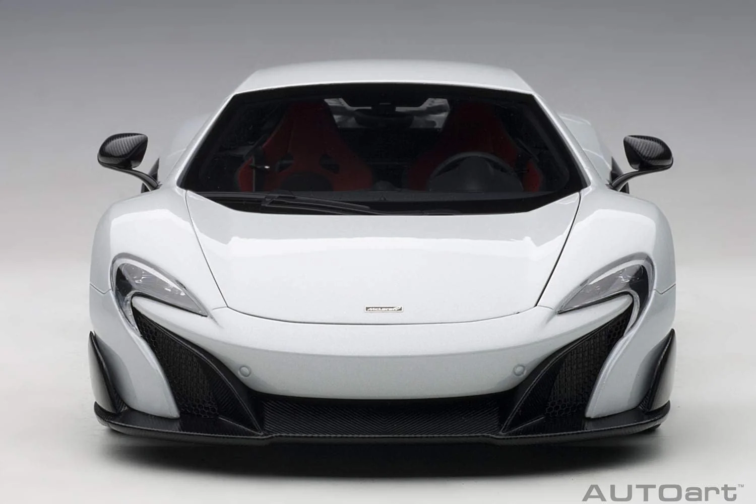 AUTOart 2016 Mclaren 675LT Coupe Silica White 1:18 - Image 3