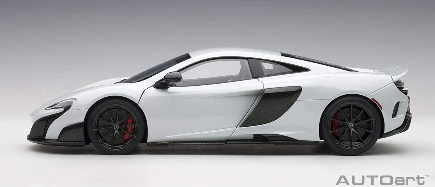 AUTOart 2016 Mclaren 675LT Coupe Silica White 1:18 - Image 4