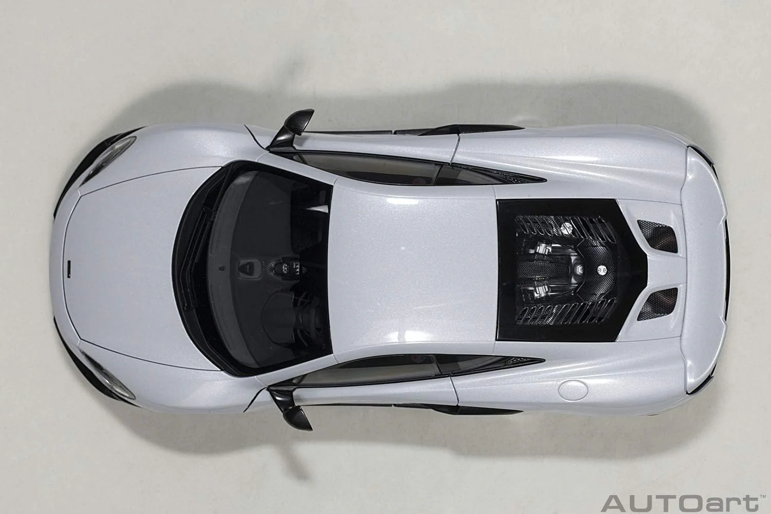 AUTOart 2016 Mclaren 675LT Coupe Silica White 1:18 - Image 5