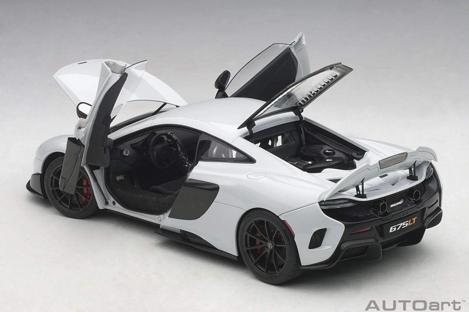 AUTOart 2016 Mclaren 675LT Coupe Silica White 1:18 - Image 8