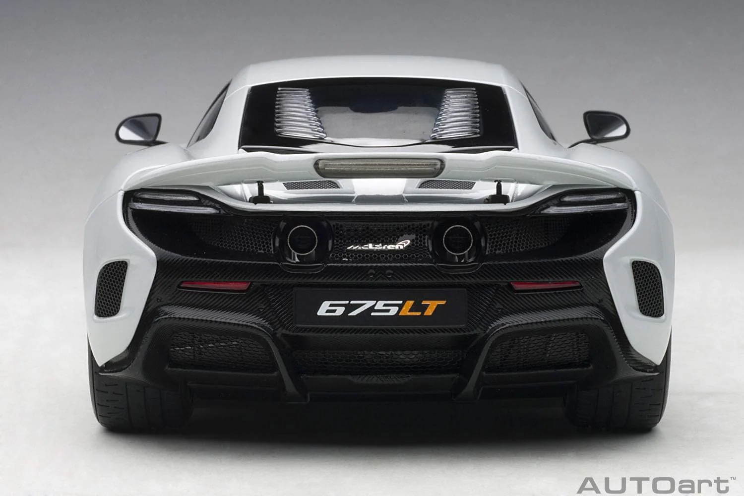 AUTOart 2016 Mclaren 675LT Coupe Silica White 1:18 - Image 9