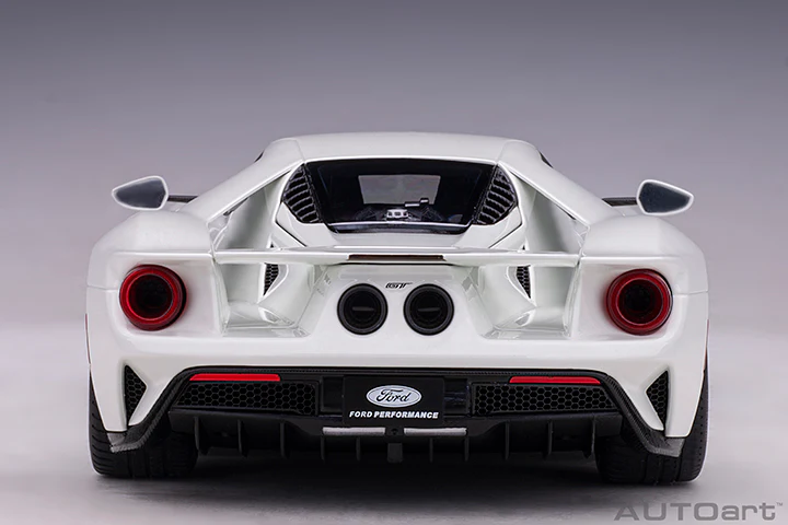 AUTOart 2017 Ford GT Frozen White 1:18 - Image 6