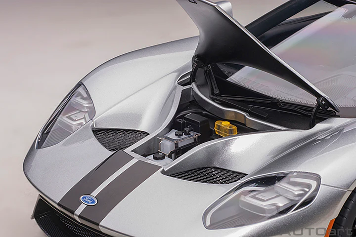 AUTOart 2017 Ford GT Ingot Silver w/ Black Stripes 1:12 - Image 10