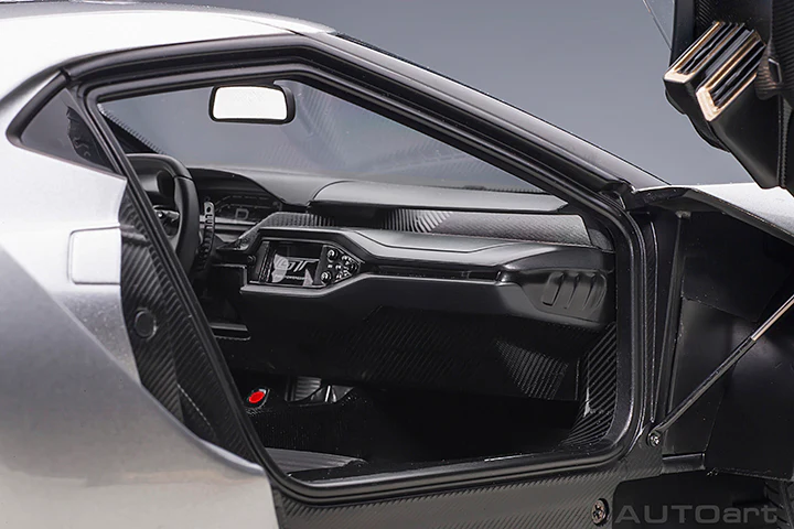 AUTOart 2017 Ford GT Ingot Silver w/ Black Stripes 1:12 - Image 9