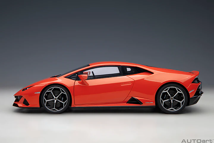 AUTOart 2018 Lamborghini Huracan EVO Arancio Xanto (Golden Orange) 1:18 - Image 3