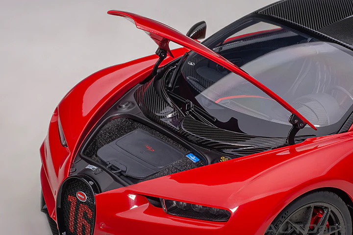 AUTOart 2019 Bugatti Chiron Sport Italian Red w/ Carbon Fiber 1:18 - Image 3
