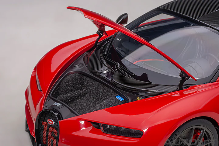AUTOart 2019 Bugatti Chiron Sport Italian Red w/ Carbon Fiber 1:18 - Image 7