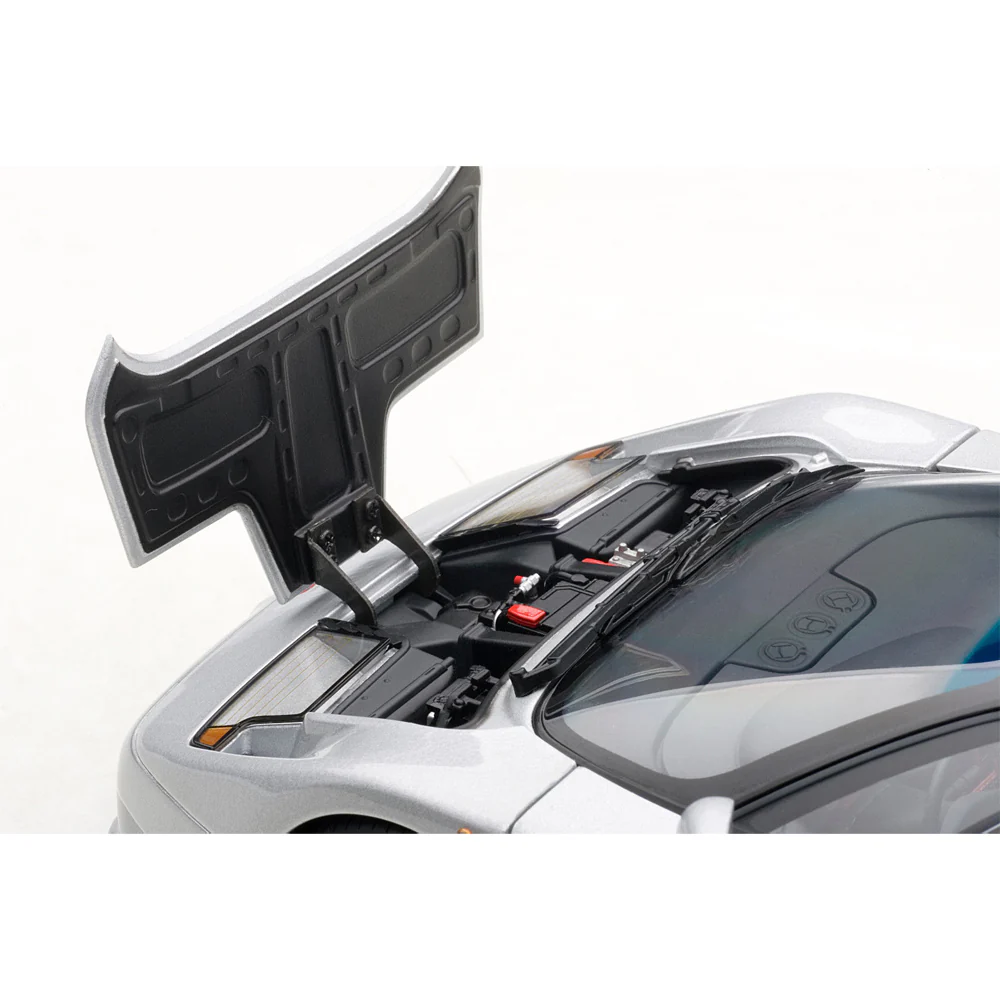 AUTOart Bugatti EB110 GT Silver 1:18 - Image 5