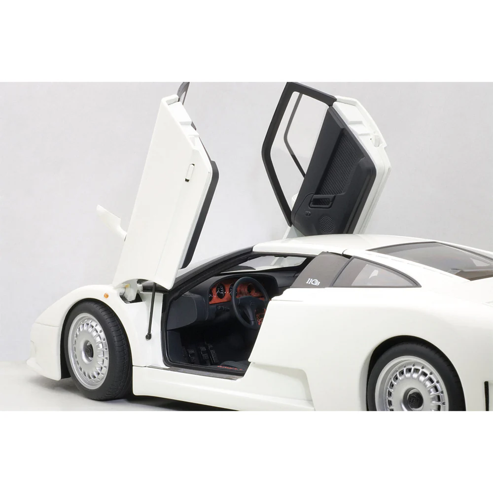 AUTOart Bugatti EB110 GT White 1:18 - Image 3
