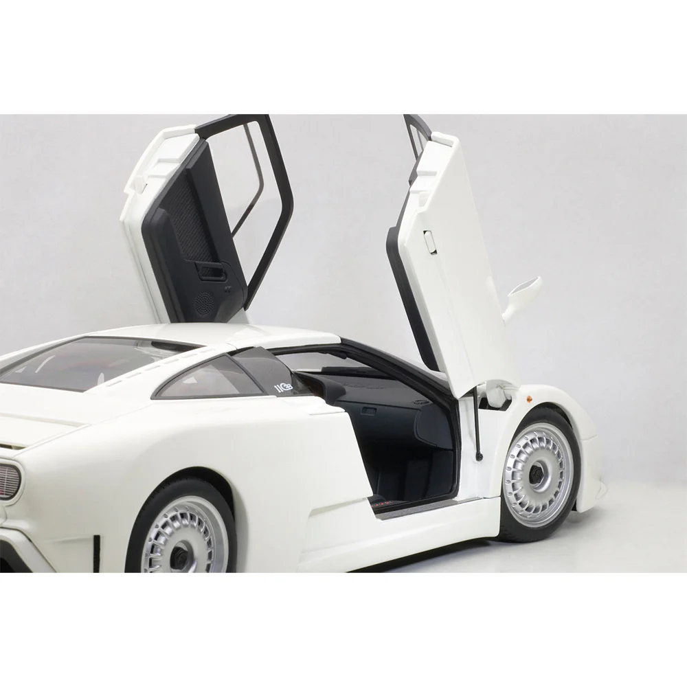 AUTOart Bugatti EB110 GT White 1:18 - Image 4
