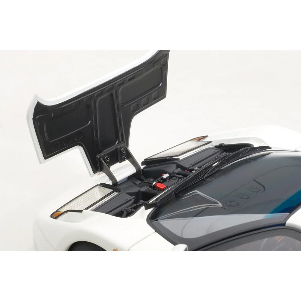 AUTOart Bugatti EB110 GT White 1:18 - Image 5