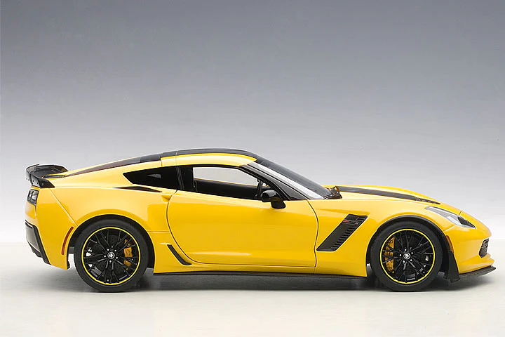 AUTOart Chevrolet Corvette C7 Z06 C7R Edition, Corvette Racing Yellow 1:18 - Image 3