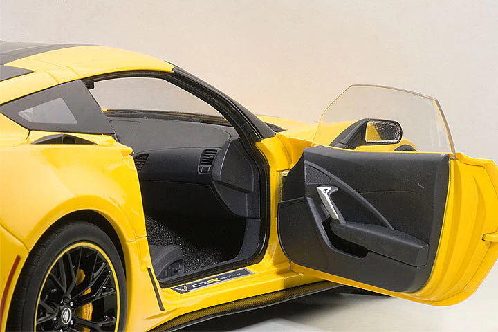 AUTOart Chevrolet Corvette C7 Z06 C7R Edition, Corvette Racing Yellow 1:18 - Image 5