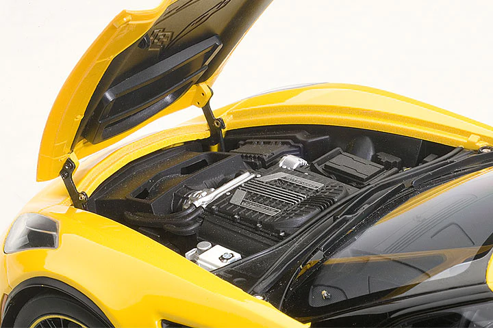 AUTOart Chevrolet Corvette C7 Z06 C7R Edition, Corvette Racing Yellow 1:18 - Image 6