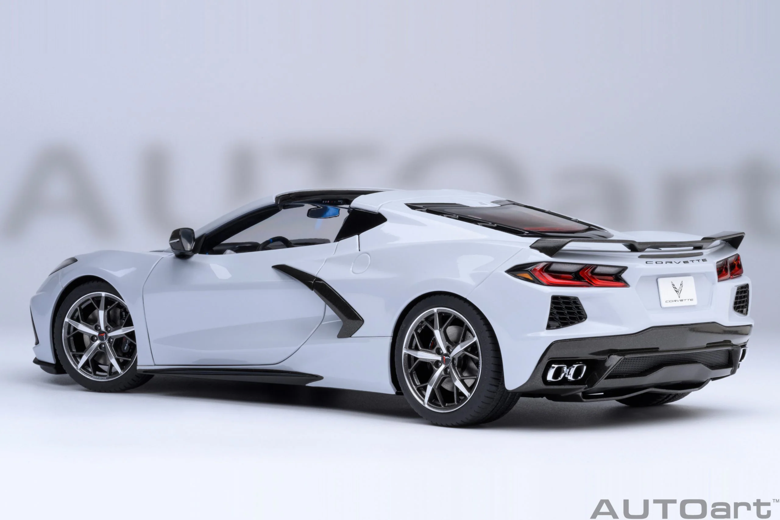 AUTOart 2020 Chevy Corvette C8 Z51 Ceramic Matrix Grey Metallic 1:18 - Image 3