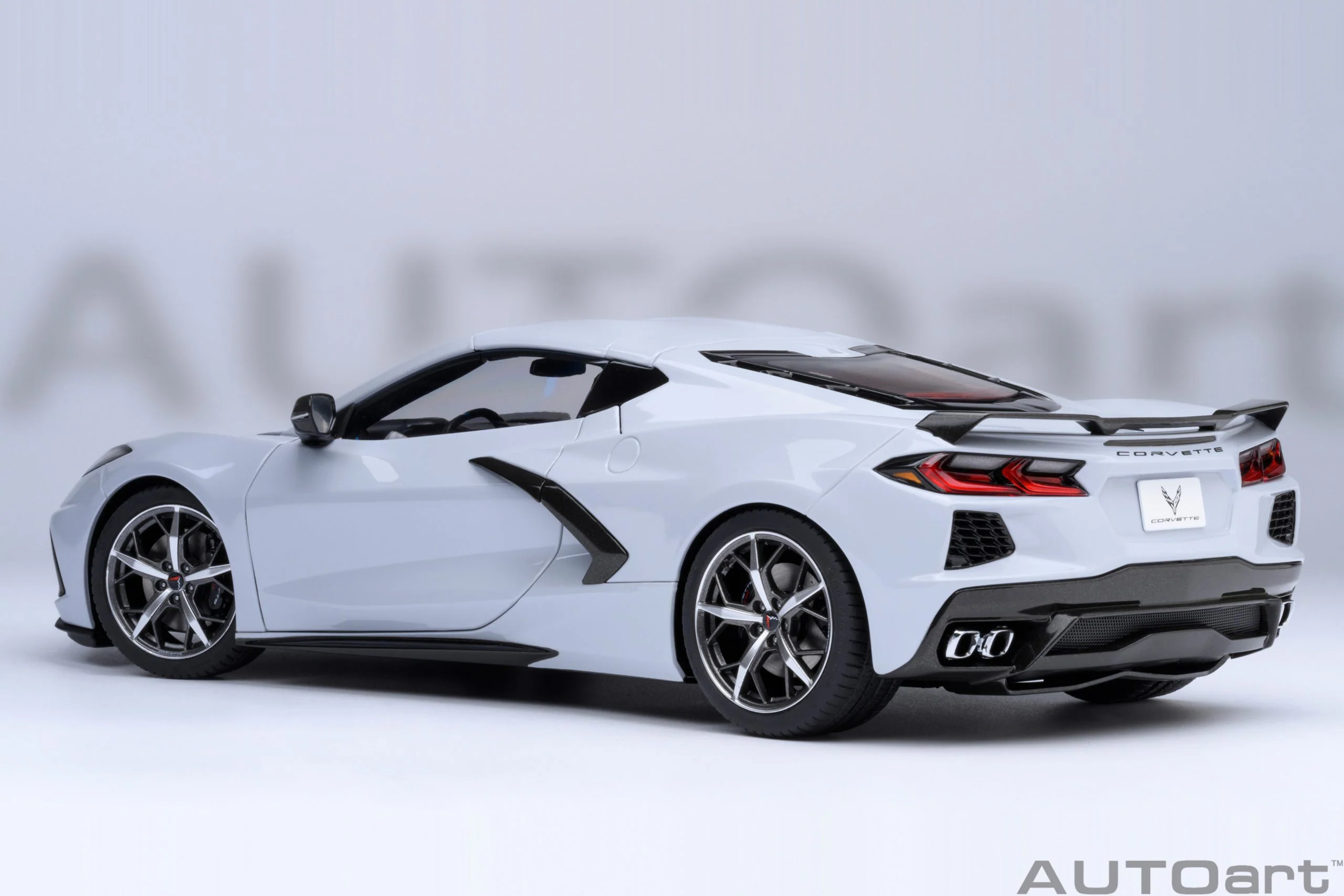 AUTOart 2020 Chevy Corvette C8 Z51 Ceramic Matrix Grey Metallic 1:18 - Image 4