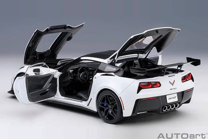 AUTOart Chevy Corvette ZR1 Arctic White 1:18 - Image 15