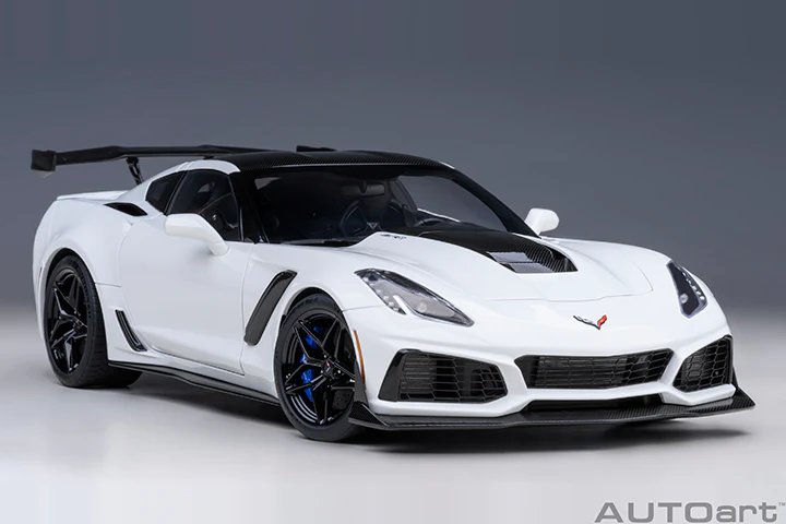 AUTOart Chevy Corvette ZR1 Arctic White 1:18 - Image 16