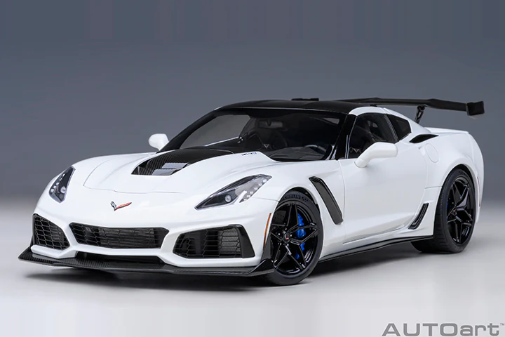AUTOart Chevy Corvette ZR1 Arctic White 1:18 - Image 17