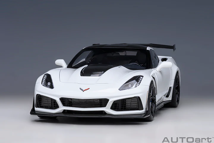AUTOart Chevy Corvette ZR1 Arctic White 1:18 - Image 18