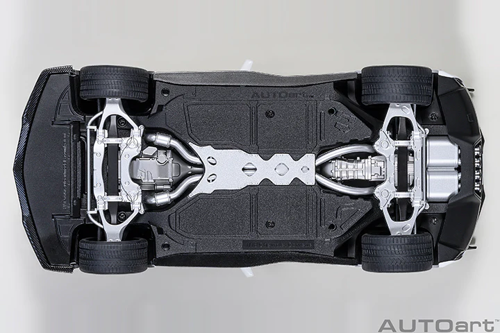 AUTOart Chevy Corvette ZR1 Arctic White 1:18 - Image 8