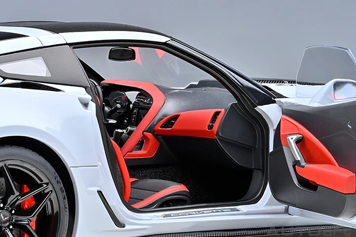 AUTOart 2019 Chevy Corvette ZR1 Ceramic Matrix Grey Metallic 1:18 - Image 11