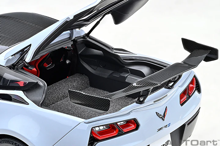 AUTOart 2019 Chevy Corvette ZR1 Ceramic Matrix Grey Metallic 1:18 - Image 13