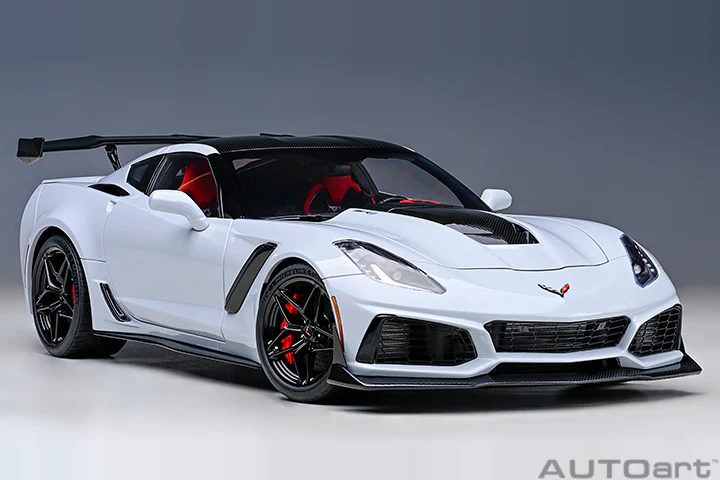 AUTOart 2019 Chevy Corvette ZR1 Ceramic Matrix Grey Metallic 1:18 - Image 17