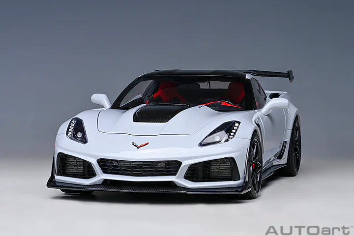 AUTOart 2019 Chevy Corvette ZR1 Ceramic Matrix Grey Metallic 1:18 - Image 18
