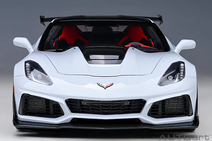 AUTOart 2019 Chevy Corvette ZR1 Ceramic Matrix Grey Metallic 1:18 - Image 6