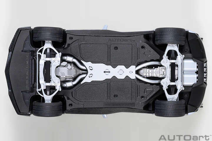 AUTOart 2019 Chevy Corvette ZR1 Ceramic Matrix Grey Metallic 1:18 - Image 9