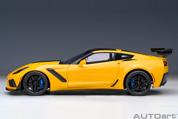 AUTOart Chevy Corvette ZR1 Corvette Racing Yellow Tintcoat 1:18 - Image 3