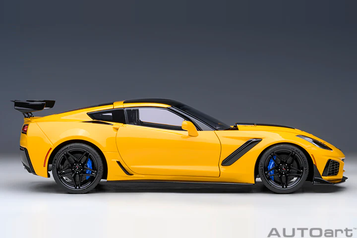 AUTOart Chevy Corvette ZR1 Corvette Racing Yellow Tintcoat 1:18 - Image 4