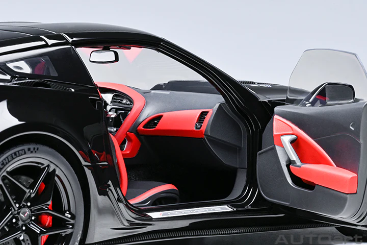 AUTOart Chevy Corvette ZR1 Gloss Black 1:18 - Image 10