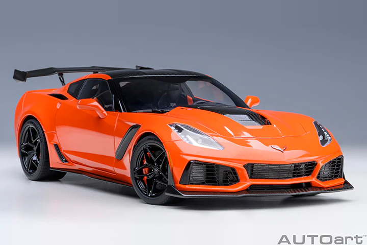 AUTOart Chevy Corvette ZR1 Sebring Orange Tintcoat 1:18 - Image 12