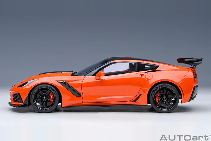 AUTOart Chevy Corvette ZR1 Sebring Orange Tintcoat 1:18 - Image 3
