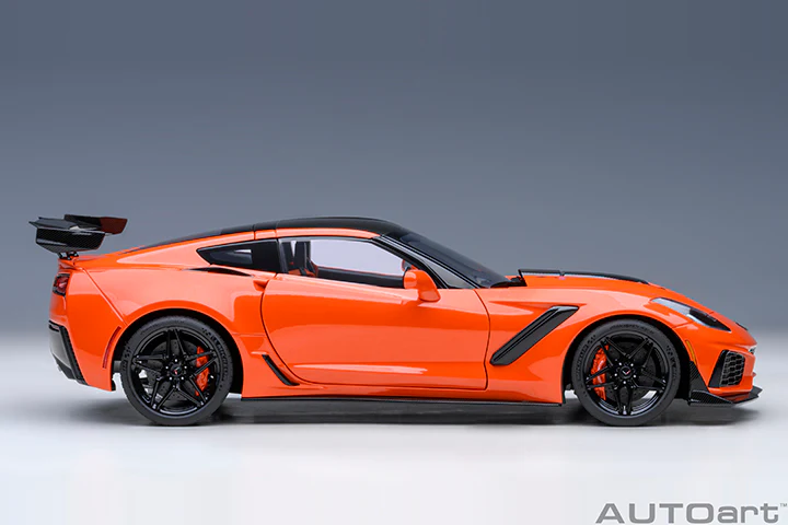 AUTOart Chevy Corvette ZR1 Sebring Orange Tintcoat 1:18 - Image 4