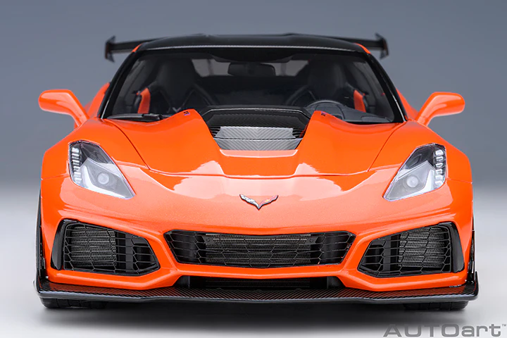 AUTOart Chevy Corvette ZR1 Sebring Orange Tintcoat 1:18 - Image 5