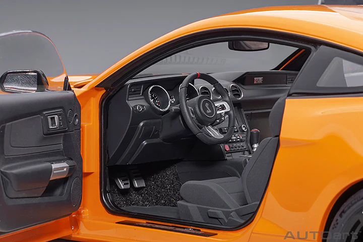 AUTOart Ford Shelby Mustang GT350-R Fury Orange 1:18 - Image 9