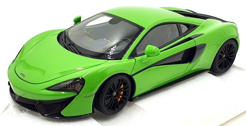 AUTOart Mclaren 570S Coupe Mantis Green w/ Black Wheels 1:18 - Image 4
