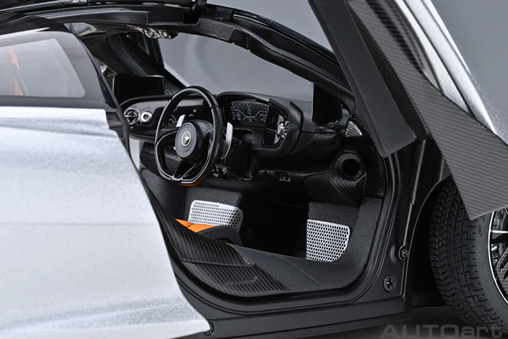 AUTOart Mclaren Speedtail Supernova Silver 1:18 - Image 10