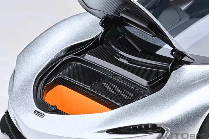 AUTOart Mclaren Speedtail Supernova Silver 1:18 - Image 11