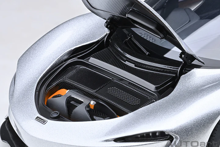 AUTOart Mclaren Speedtail Supernova Silver 1:18 - Image 12