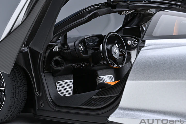 AUTOart Mclaren Speedtail Supernova Silver 1:18 - Image 9