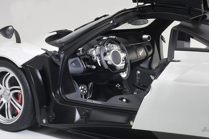 AUTOart Pagani Huayra White w/ Chrome Wheels 1:12 - Image 10