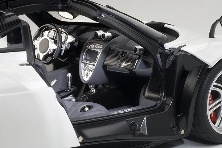 AUTOart Pagani Huayra White w/ Chrome Wheels 1:12 - Image 11